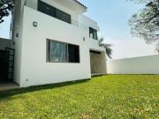 ESTRENE CASA MODERNA CON ALBERCA EN ZONA DORADA