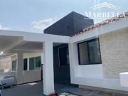 ESTRENE HERMOSA CASA EN UN NIVEL, EN ZONA NUEVA Y...