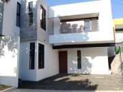 ESTRENE MODERNA CASA CON 4 RECAMARAS Y 4 BAÑOS MAS SALA...