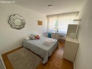 ESTUDIANTES, SÓLO SE PAGA LUZ. PISO DE 4 HABITACIONES,...