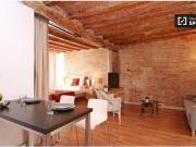 Estudio con aire acondicionado y balcón en alquiler en...