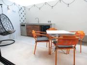 Estudio con terraza privada, asador y comedor en...