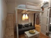 Estudio dúplex con mobiliario moderno en el barrio de...