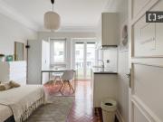 Estúdio em apartamento compartilhado com 6 quartos, Lisboa