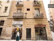 Estudio en alquiler en El Raval, algunos gastos incluidos