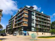 Estudio en Renta en Condominio THE SHORE, a una calle...