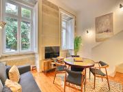 ESTÚDIO mobilado, com mezanino, no Chiado coração de Lisboa