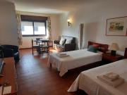 Estúdio pronto para trabalho remoto perto da praia