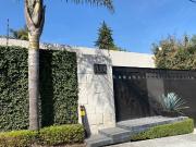 Estupenda casa en calle cerrada