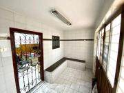 Estupenda Casa Local Comercial en VENTA, Frente al Mercado