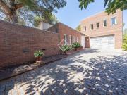 Estupenda casa unifamiliar de 336m2 y construida,...