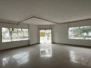 Estupendo local Comercial 159 m2 en esquina en Avendia...