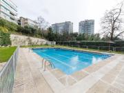 Estupendo piso con 4 dormitorios, 3 baños, terraza,...