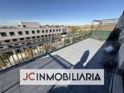 Estupendo piso con terraza de 20m2, garaje y trastero