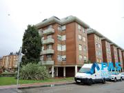 Estupendo piso orientado al sol, con terraza y garaje
