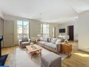 ÉTAGE ÉLEVÉ EXCELLENT ETAT TRAVERSANT