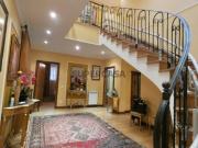 Excecional Moradia de 3 andares, jardim e 2 garagens