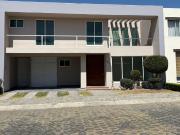 EXCELENTA CASA EN VENTA RESIDENCIAL QUETZALCOATL RECTA A...