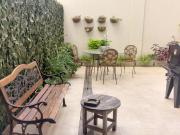 Excelente 4 amb. con dependencia patio y balcon en...