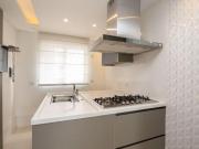 Excelente Apartamento Reformado no Batel