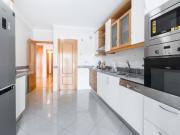 Excelente apartamento T2 em Condomínio Fechado na Parede