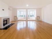 Excelente apartamento T4 com 2 terraços e estacionamento...