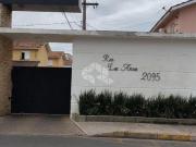 Excelente Casa 2 Dormitórios em Condomínio Fechado...