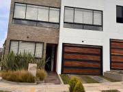 EXCELENTE CASA