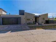 EXCELENTE CASA A ESTRENAR CON PARQUE EN PINOS DE ANCHORENA