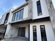 Excelente casa a estrenar en Solares Coto Altanza