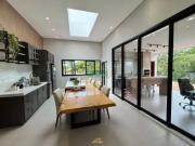 Excelente casa à venda em condomínio em Betim!