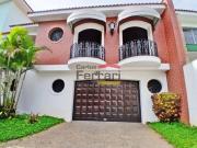 Casa assobradada no Jardim França, com 3 quartos, 4...