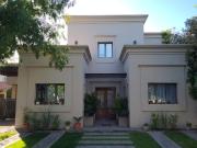 Excelente casa categoría club de campo