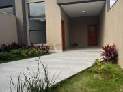 EXCELENTE CASA COM 95M² E 180M² DE LOTE NO BAIRRO...