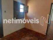 Excelente Casa com Barracão nos Fundos, com Entrada...