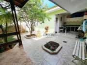 Excelente casa com edícula em terreno de 262m a venda em...