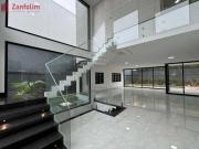 Excelente casa, com muito verde!