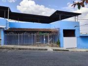 Excelente casa com três barracões à venda no bairro...