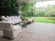 Excelente Casa como Terreno en Venta en San Isidro