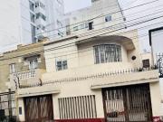 EXCELENTE CASA COMO TERRENO PARÁMETROS 5 PISOS BUENA...