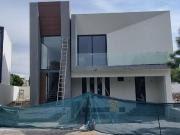 Excelente casa con alberca en Los Sueños