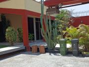 EXCELENTE CASA CON FRENTE A GALVEZ BARRENECHEA, CORPAC