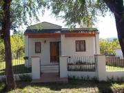 Excelente casa con gas natural, muy buena ubicación con...