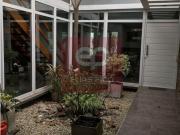 EXCELENTE CASA CON GRAN PARQUE Y PILETA CUBIERTA