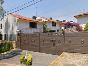 EXCELENTE CASA DE 2 NIVELES EN FRACCIONAMIENTO CERRADO...