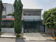 EXCELENTE CASA DE 2 NIVELES UBICADA EN CALLE CRUZ DE LA...