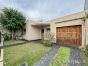 Excelente casa de 3 ambientes desarrollada en 1 sola...