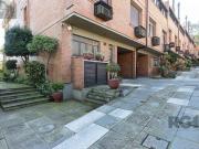 Excelente casa de 3 andares em condomínio fechado