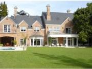 Excelente casa con buen gusto de 5 dormitorios en suite,...