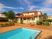 Excelente Casa de Alto Padrão 04 Súites Condomínio...